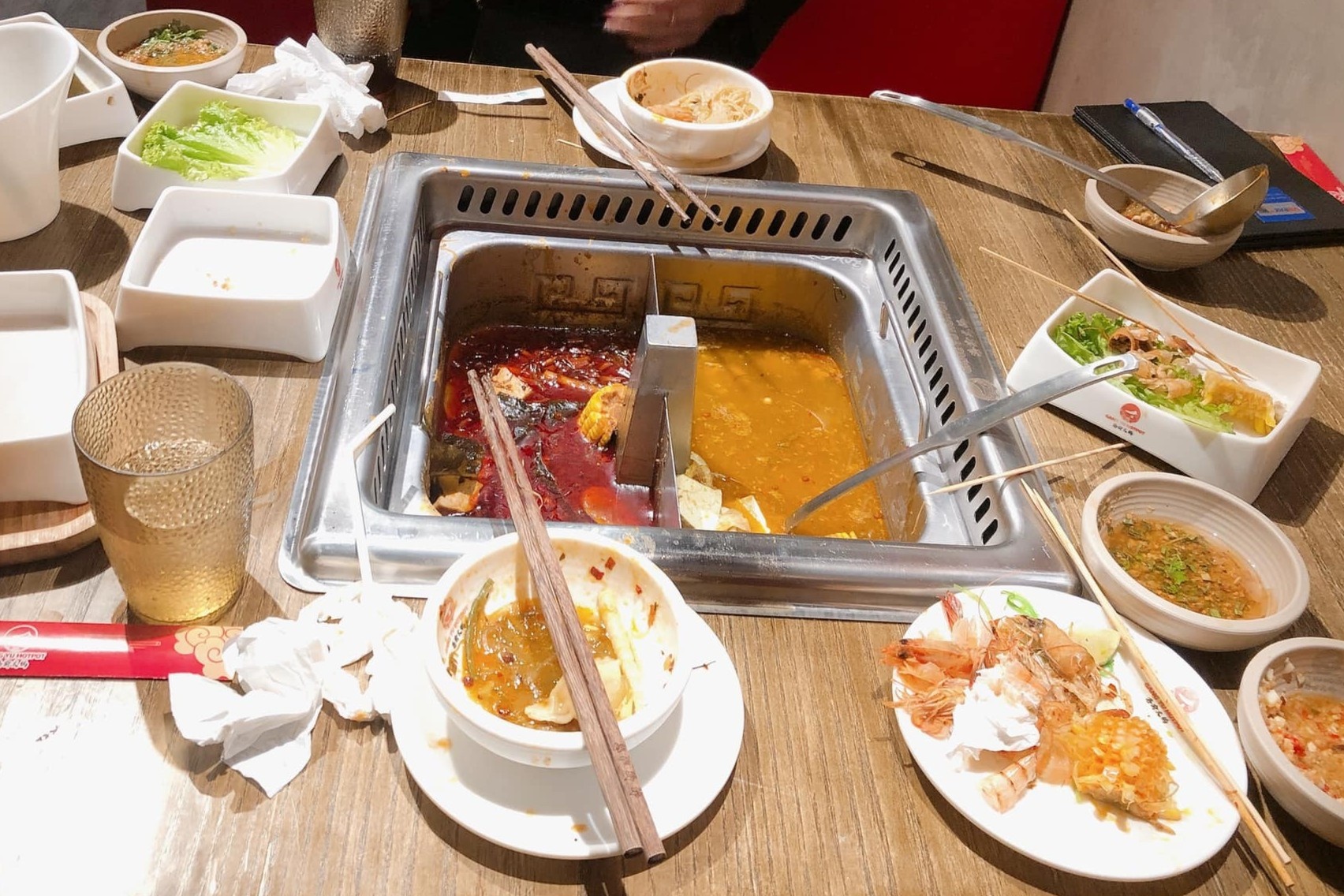 Nha hang buffet bi danh gia 1 sao vi phat khach bo rau hinh anh