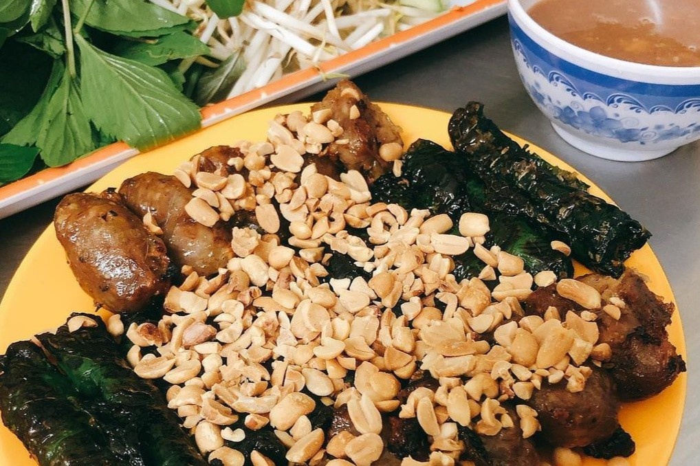 Khach Tay thu vi bo la lot o TP.HCM hinh anh