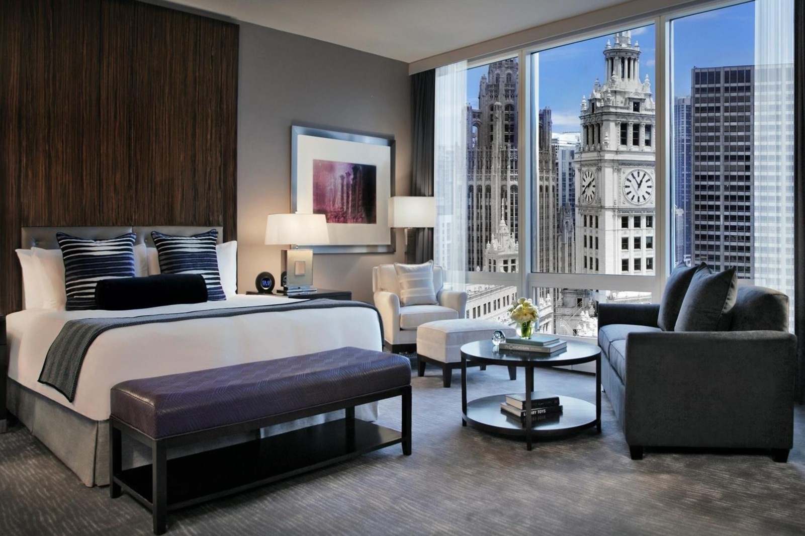 Ben trong khach san mang ten Trump o My hinh anh