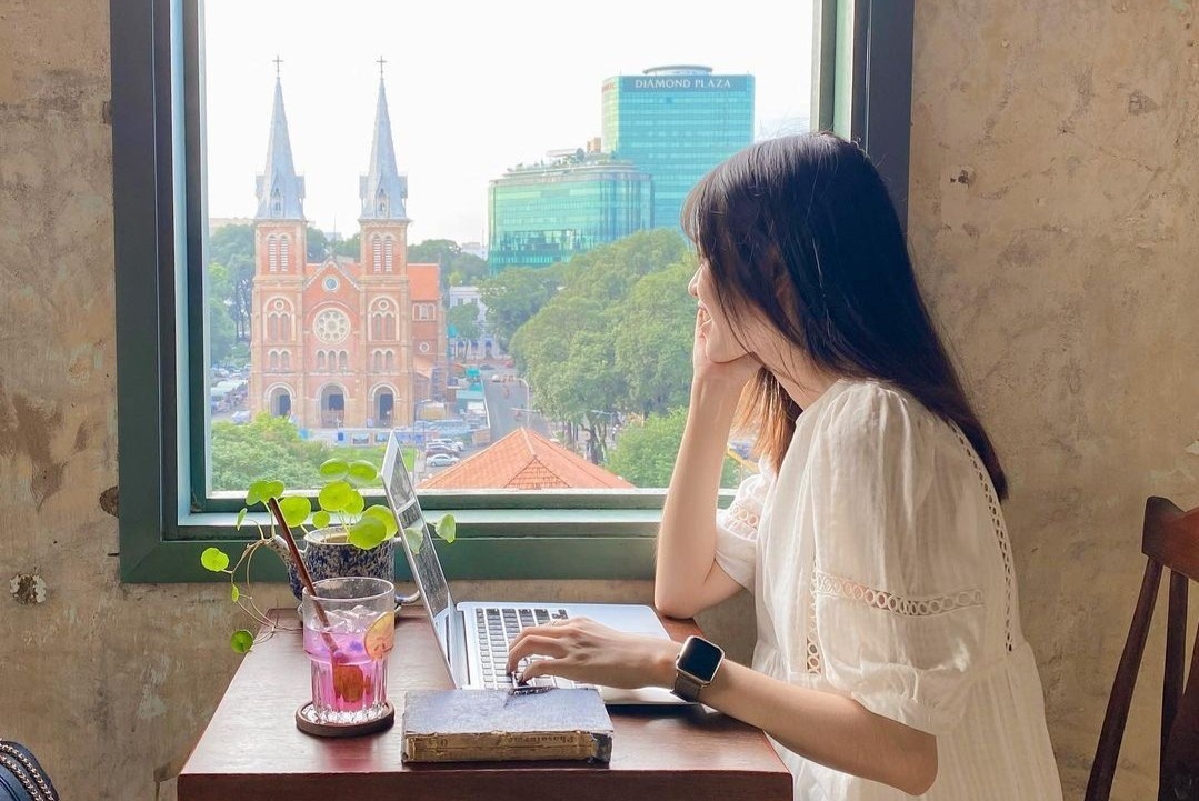 Check-in khung cua so nhin ra nha tho Duc Ba hinh anh