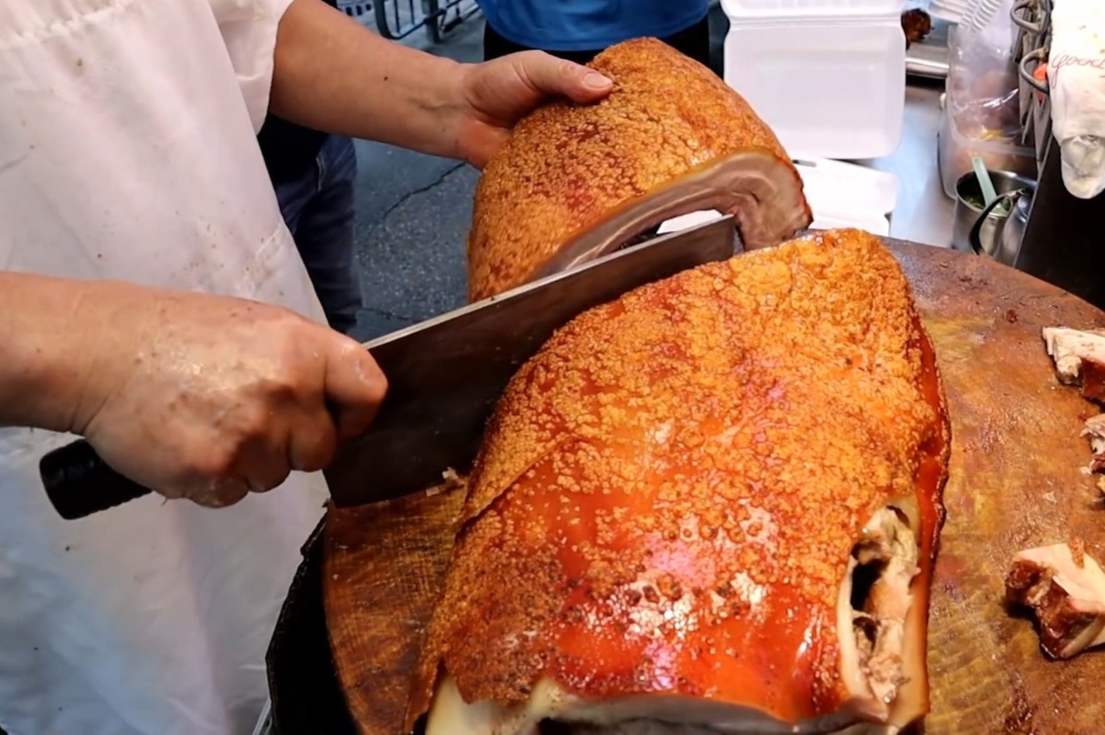 An heo quay da gion tren duong pho Hong Kong hinh anh