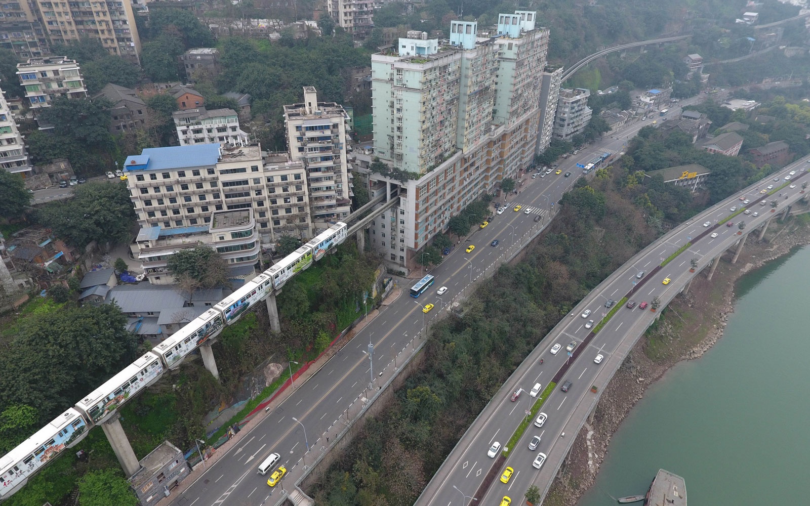 cao toc chay xuyen toa nha anh 3