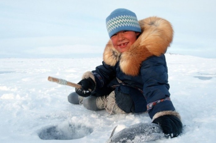 Toc nguoi song o noi bang tuyet phu quanh nam hinh anh