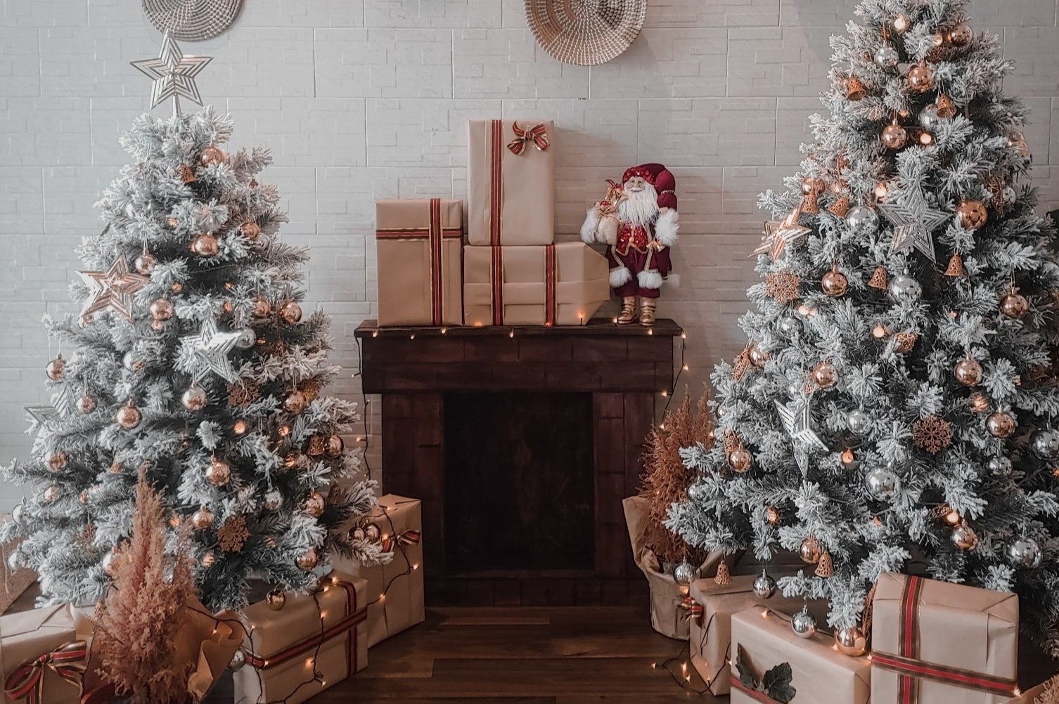 Quan ca phe check-in khong khi Giang sinh som o TP.HCM hinh anh