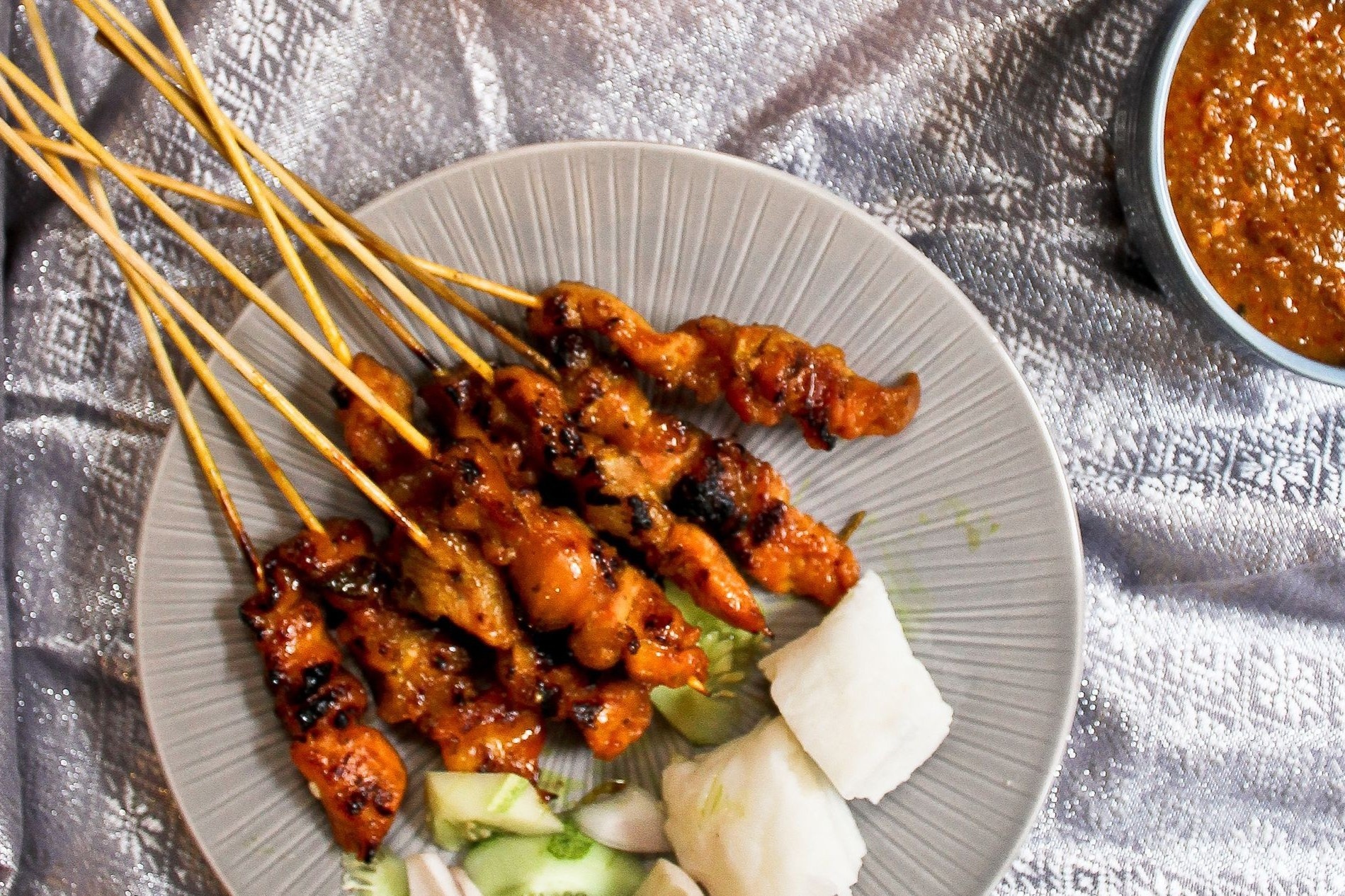 Lam ga xien nuong kieu Thai gion thom tai nha hinh anh