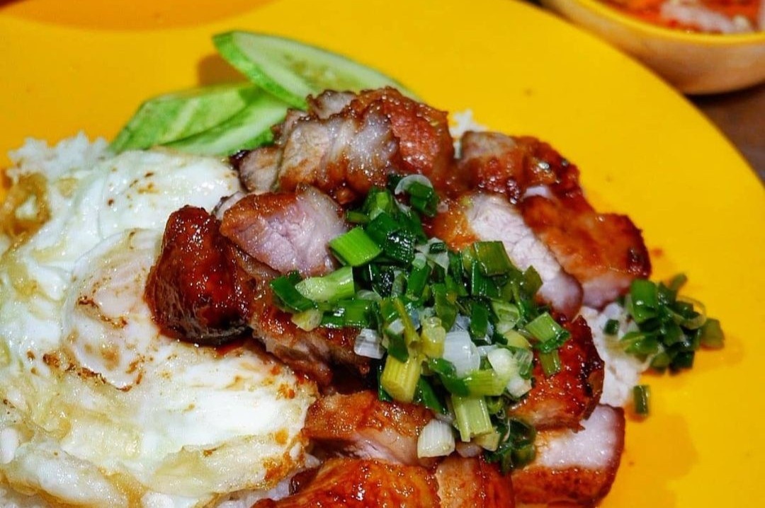 Hang quan mo khuya o quan 1 hinh anh