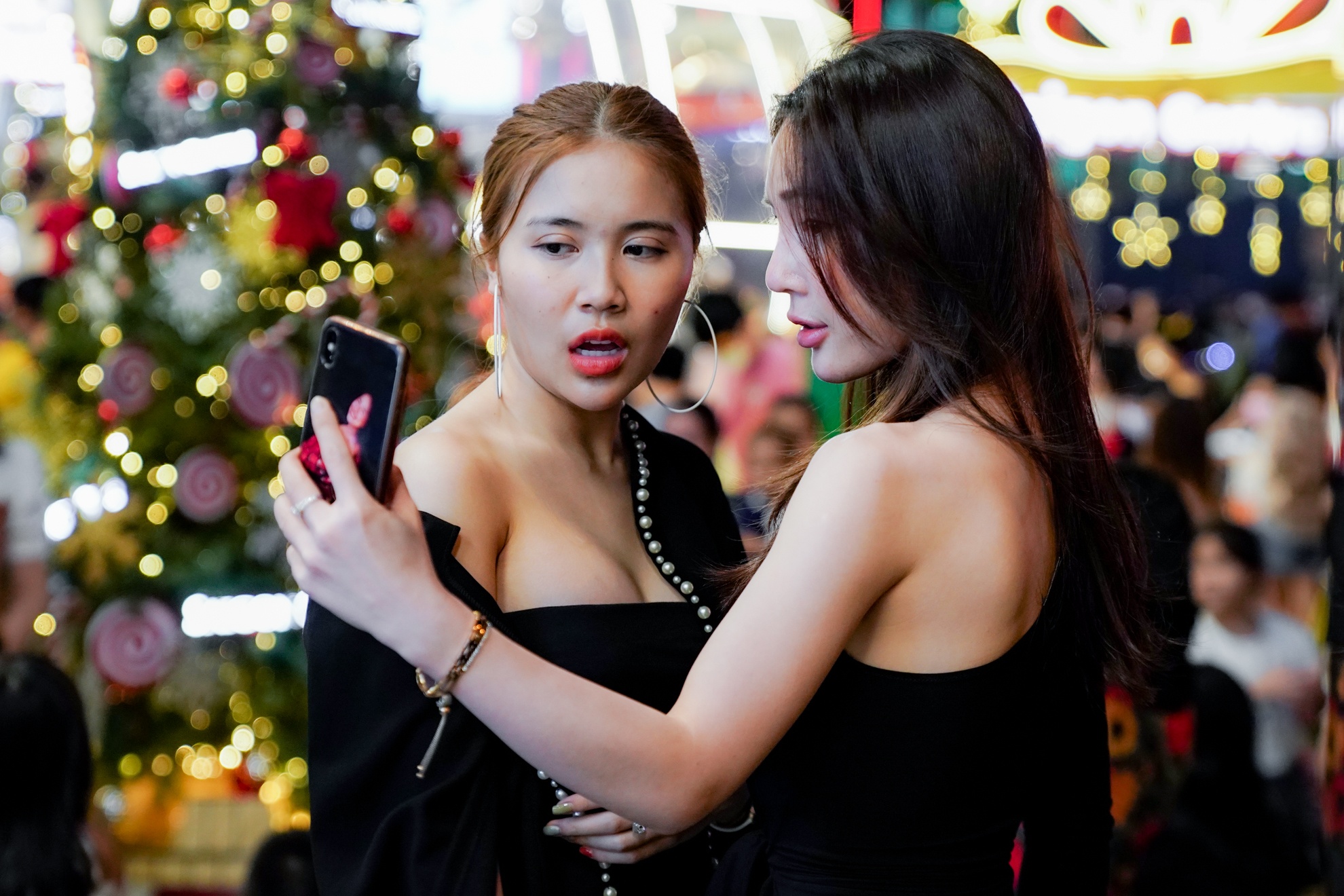 khong khi giang sinh o trung tam thuong mai TP.HCM anh 8