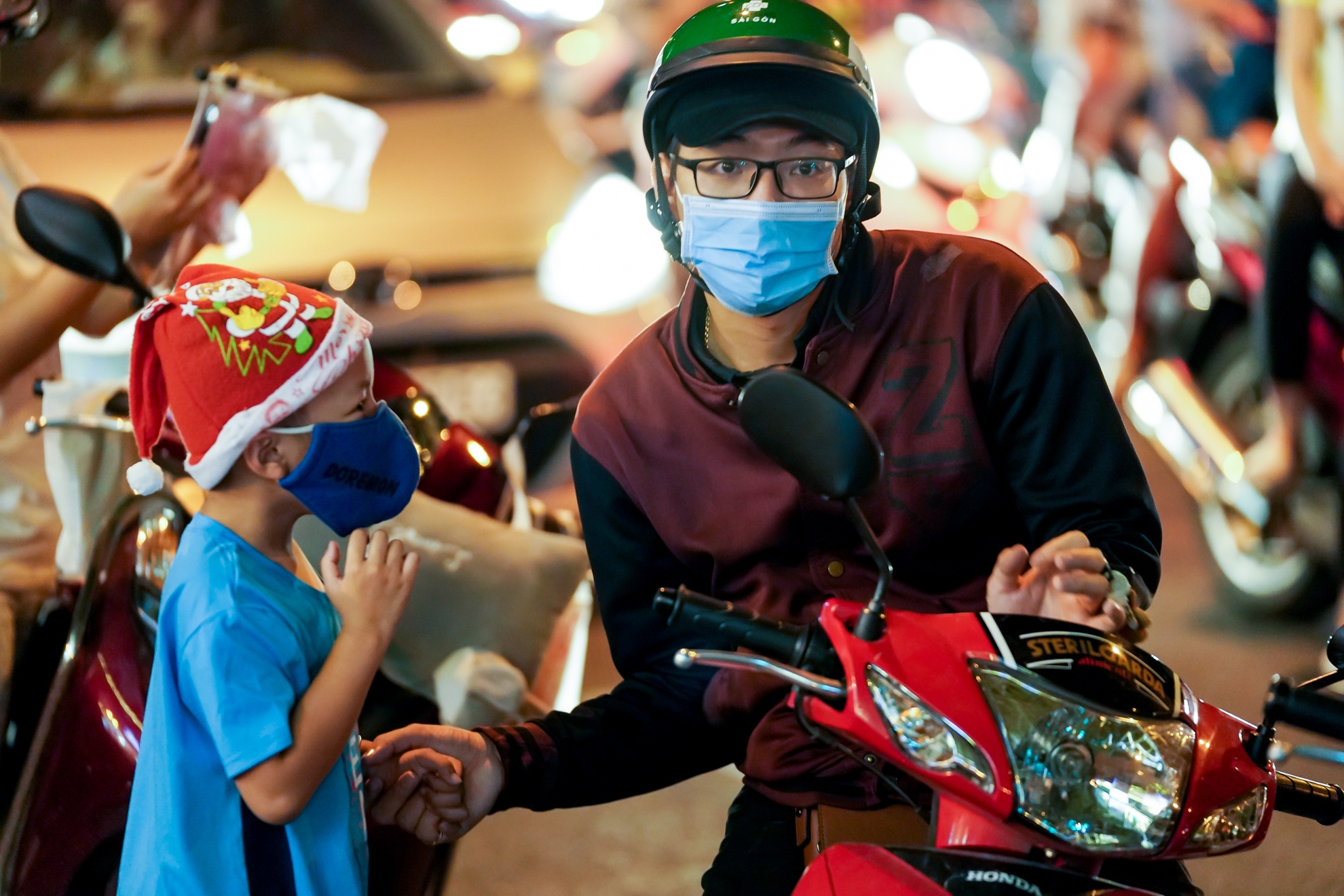 khong khi giang sinh o trung tam thuong mai TP.HCM anh 4