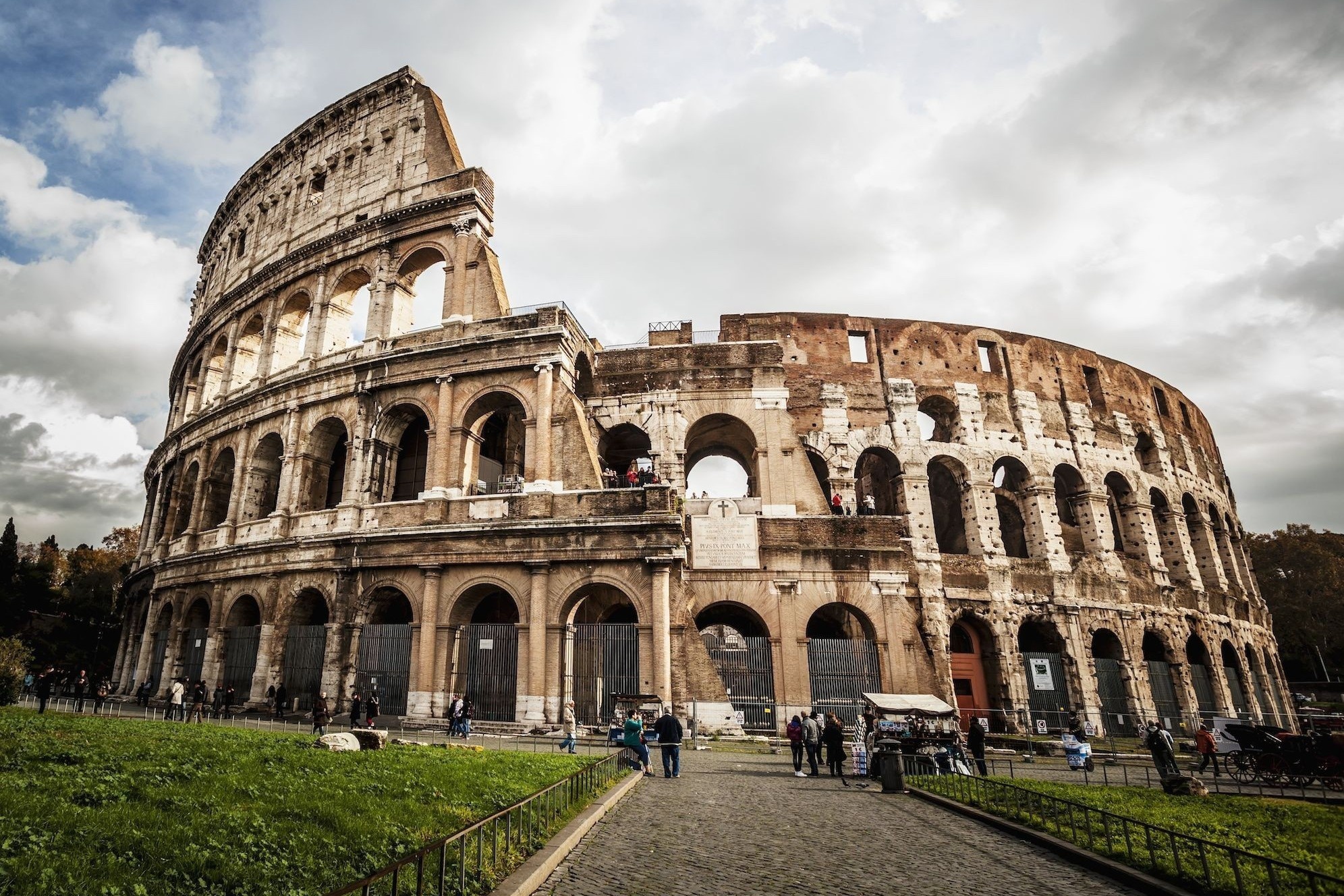 Dau truong La Ma gan 2.000 nam tuoi o Italy hinh anh