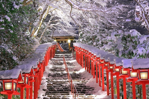 Tuyet phu trang ngoi den 1.300 nam tuoi o Nhat Ban hinh anh