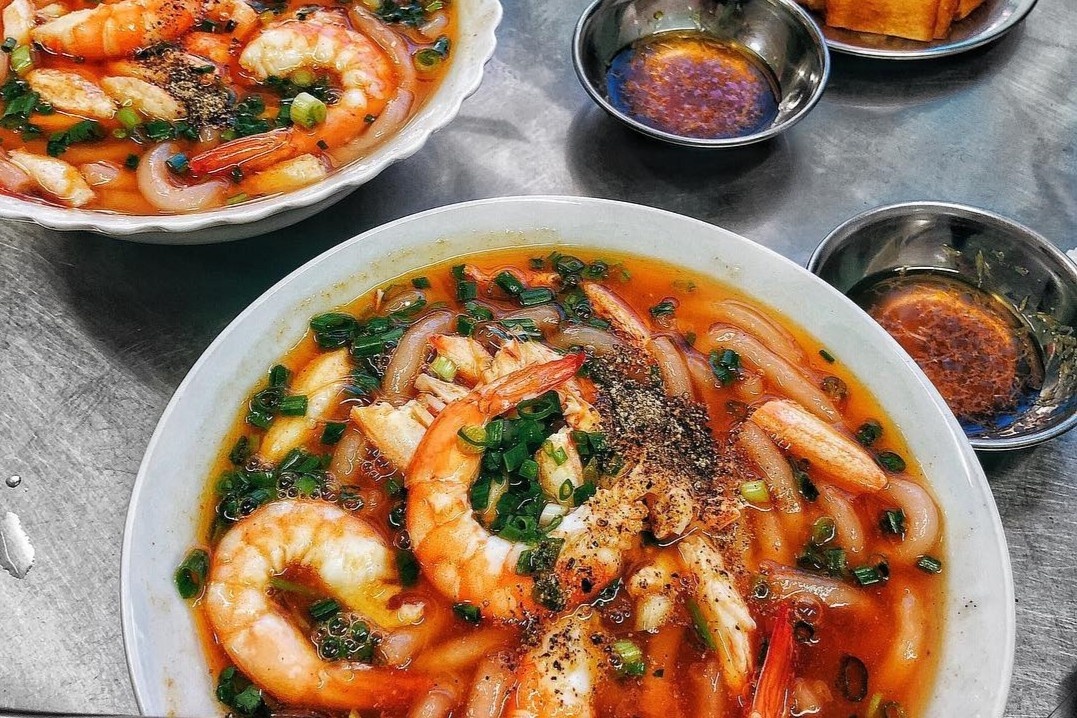 Dia chi thuong thuc banh canh quan 10 hinh anh