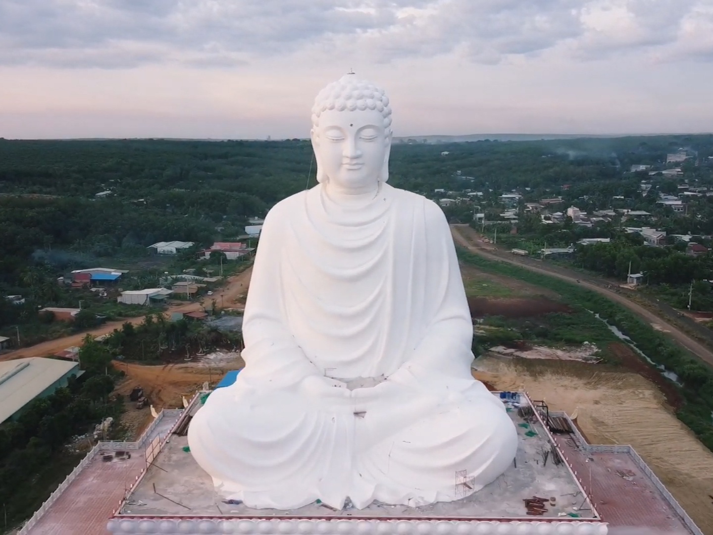 Tuong Phat Thich Ca cao 73 m o Binh Phuoc hinh anh