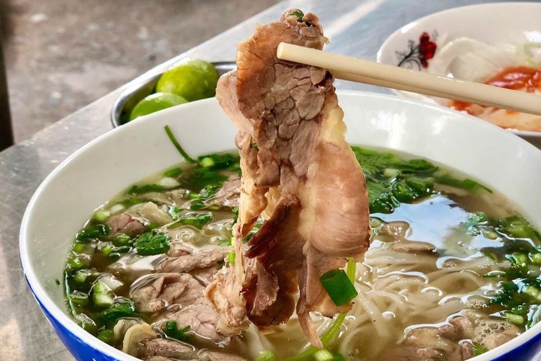 Thuc khach nuoc ngoai gioi thieu mon nen thu o TP.HCM hinh anh