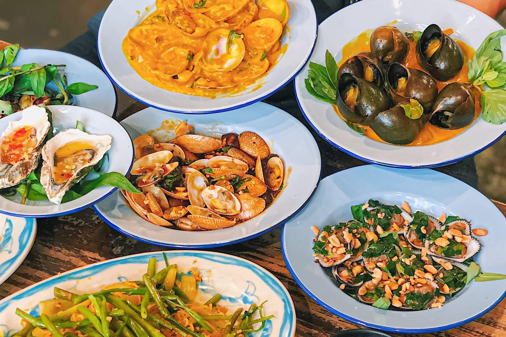 Cac kieu buffet o TP.HCM nen thu dip cuoi nam hinh anh