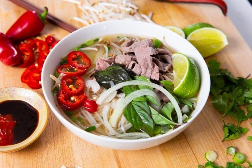 Mon pho Viet trong mat du khach quoc te hinh anh