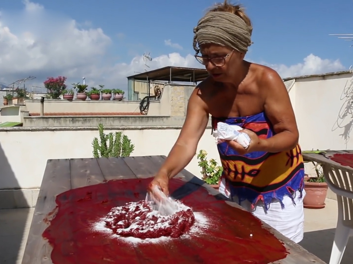 Noi nguoi dan lam tuong ca bang cach trai ra ban hinh anh