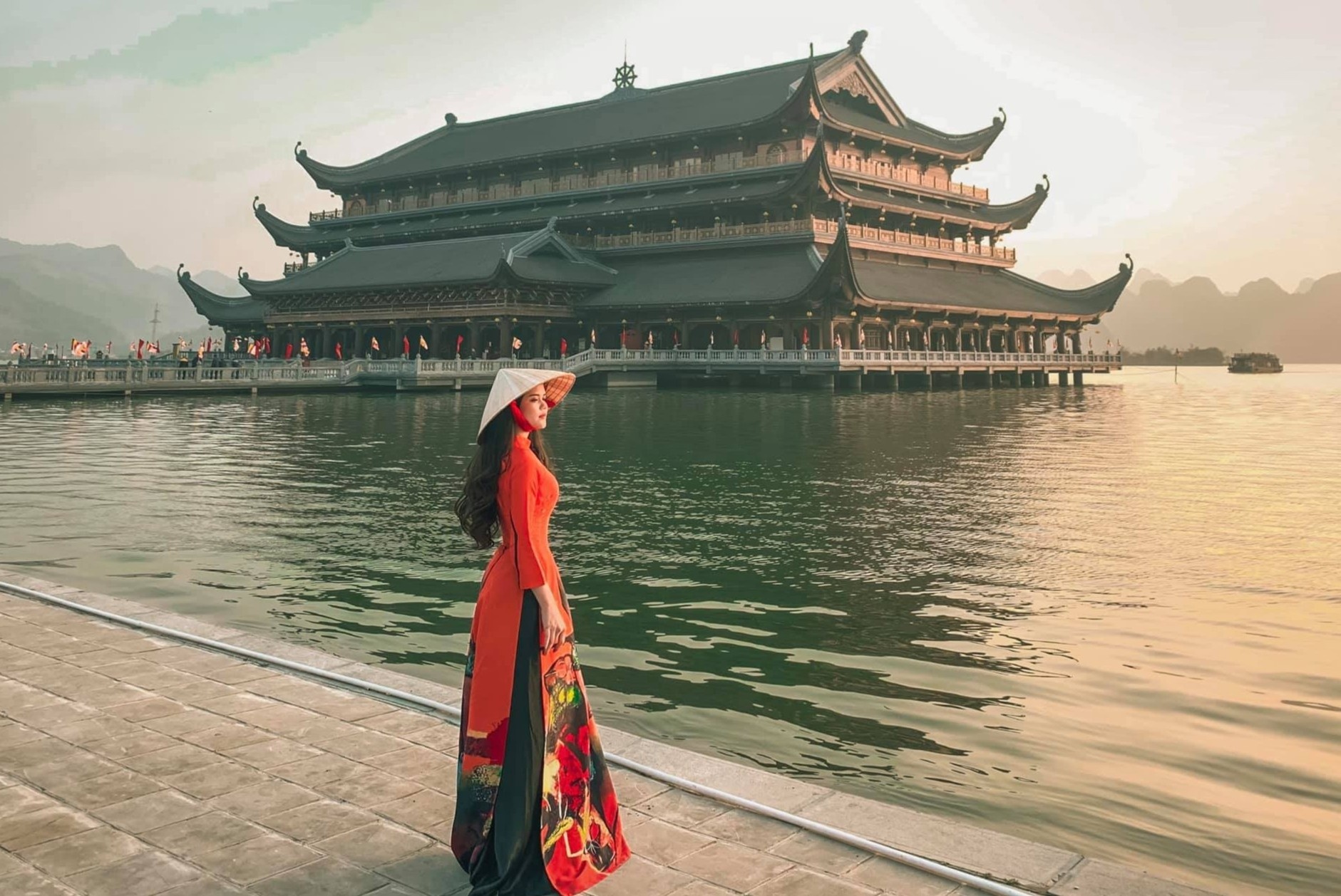 Ngoi chua lon nhat the gioi o Viet Nam hinh anh