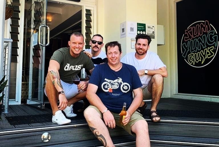 Nha hang Australia bi chi trich vi phan biet chung toc hinh anh