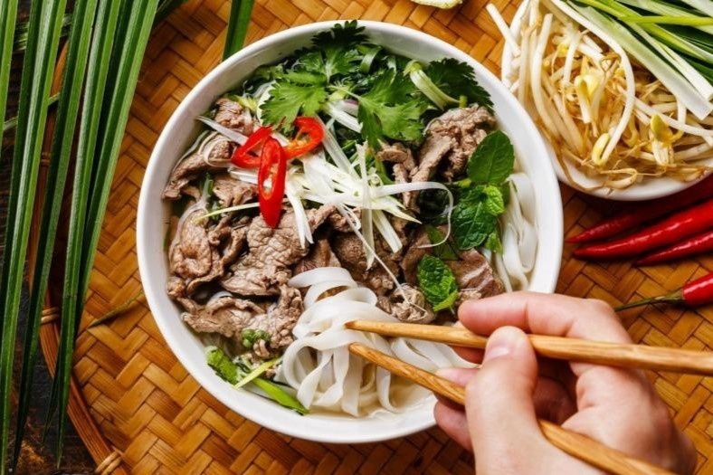 Nha hang pho Viet mo cua 32 nam o New Zealand hinh anh