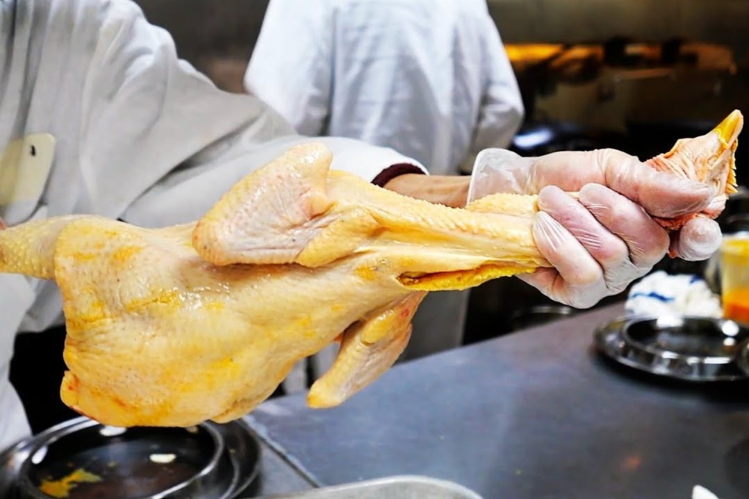 Mon com chien ket hop tom ga o nha hang New York hinh anh