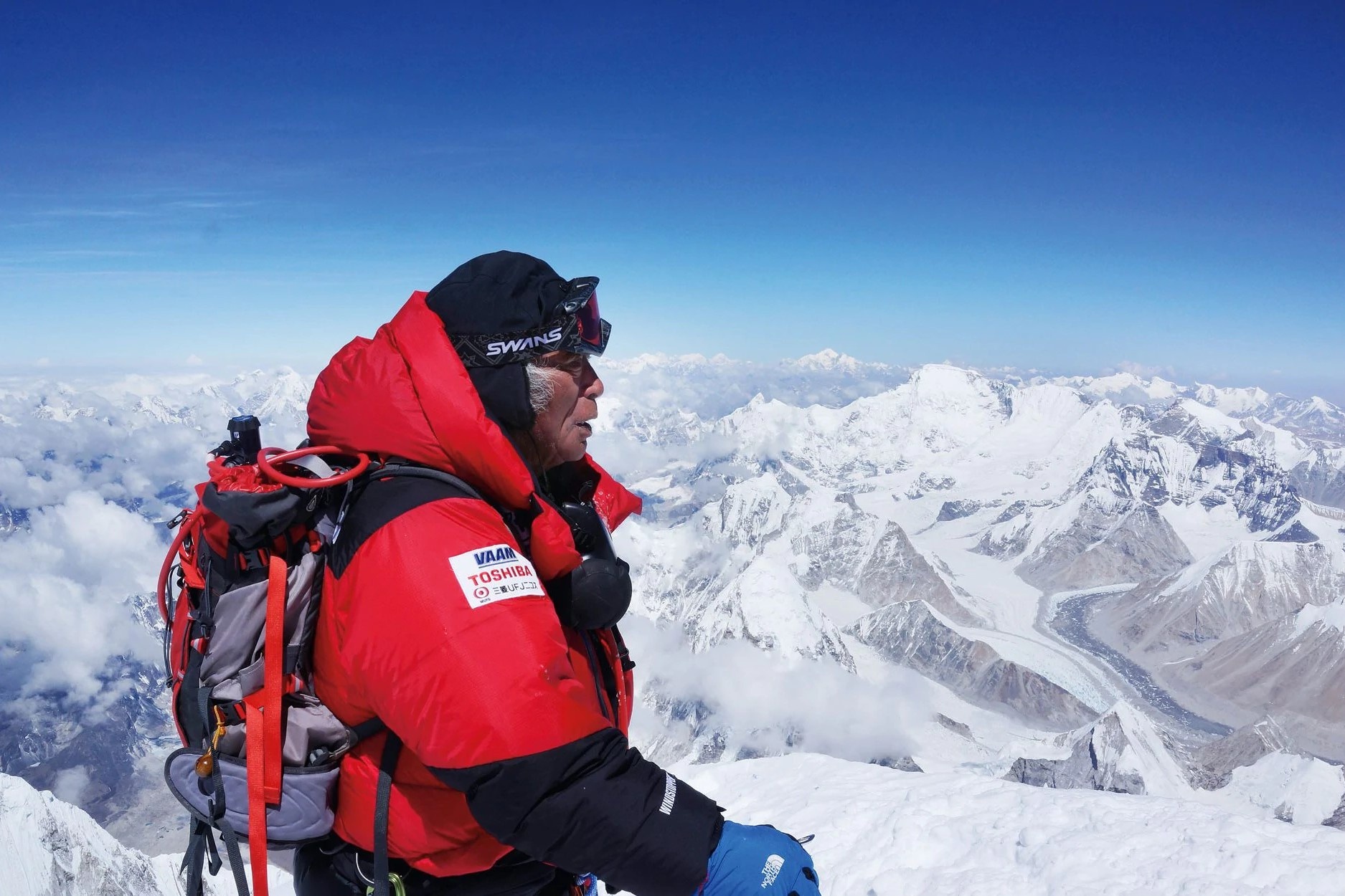 Covid-19 tan cong trai can cu tren dinh Everest hinh anh