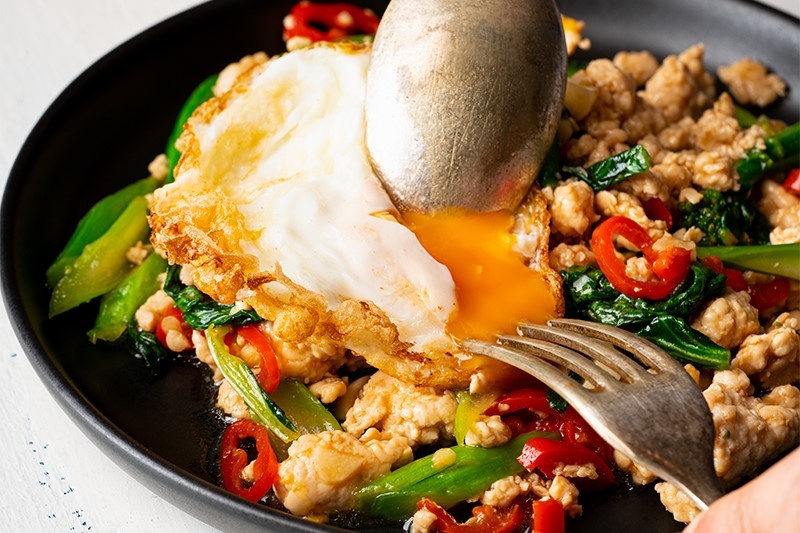 Mon cai lan xao toi kem trung op la hinh anh