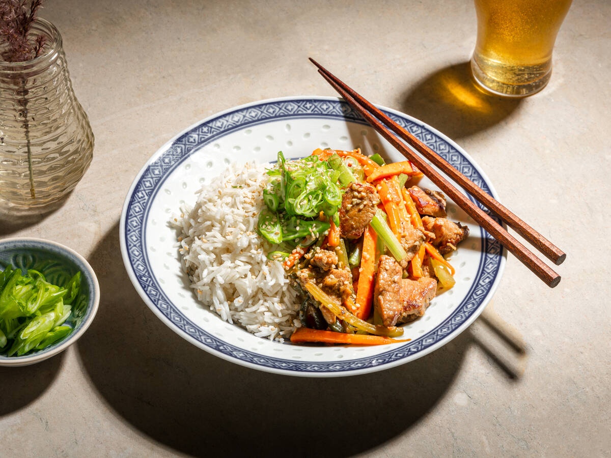 thit heo xao ca rot anh 5