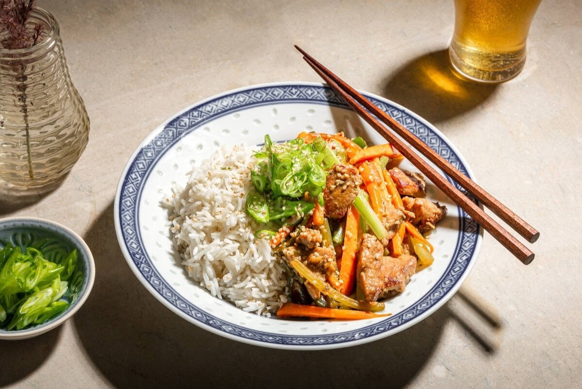 Cong thuc lam thit xao ca rot am bung ngay mua hinh anh