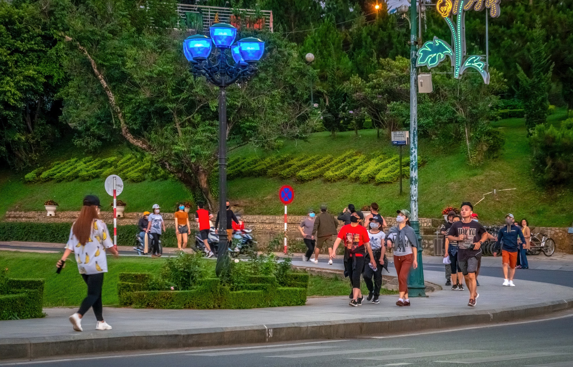 xây dựng đường sách Đà Lạt ảnh 1 xay dung duong sach Da Lat anh 1
