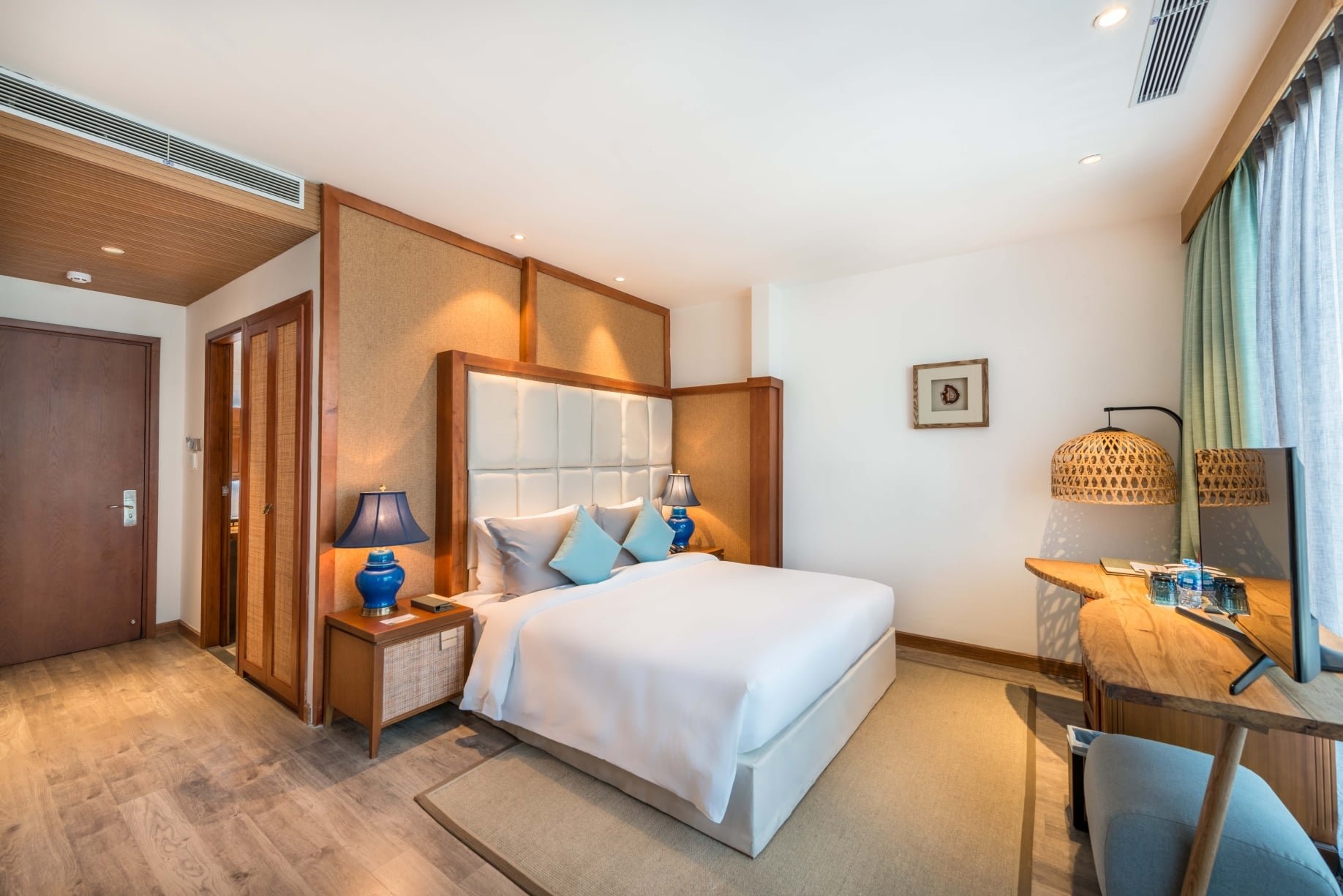 Chi 50 trieu dong cach ly o khach san cao cap hinh anh