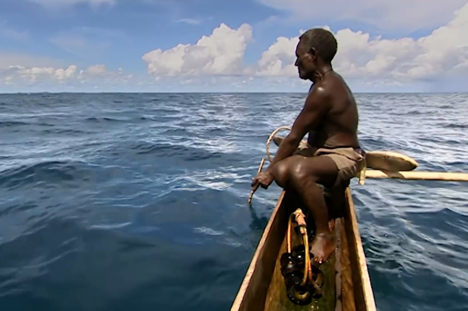 Tho dan Melanesia bat ca map bang tay khong hinh anh