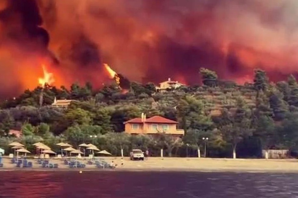 Bau troi Hy Lap do ruc vi chay rung hinh anh