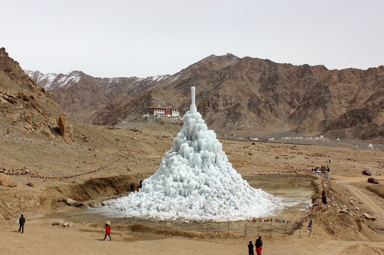 Thap bang giua sa mac kho can hinh anh