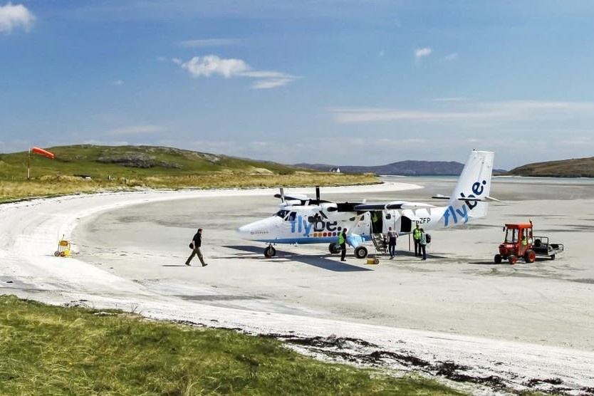 San bay duy nhat co duong bang la bai bien cong cong hinh anh