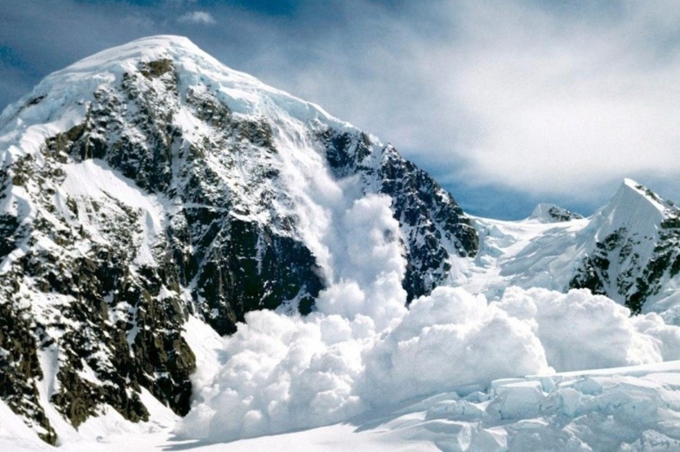 Canh tuong tuyet lo tu dinh nui o Pakistan hinh anh