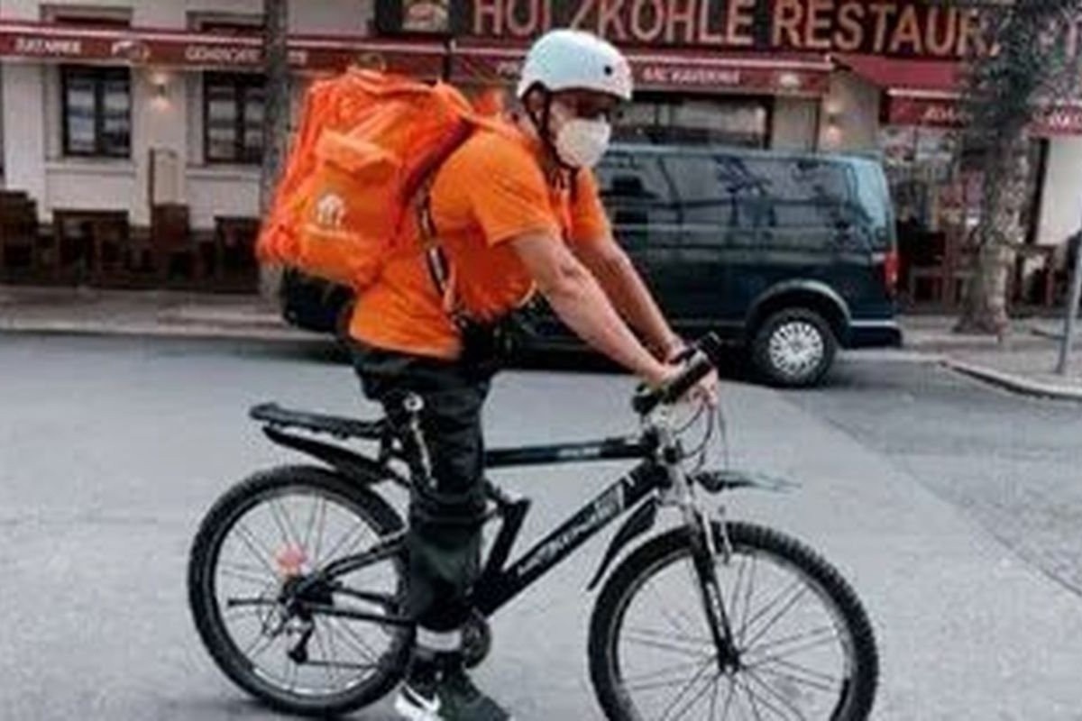 Cuu bo truong Afghanistan lam nghe giao pizza o Duc hinh anh