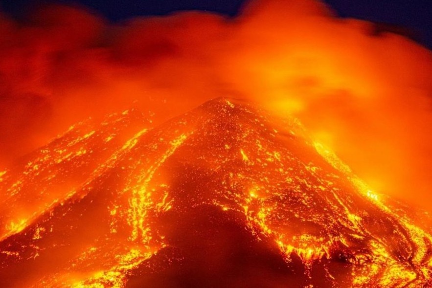 Nui lua cao nhat chau Au phun trao sau nhieu tuan tinh lang hinh anh