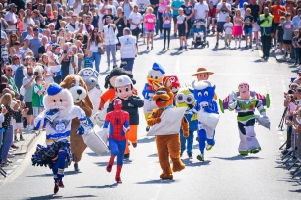 Giai vo dich cho than ve lang o Scotland hinh anh