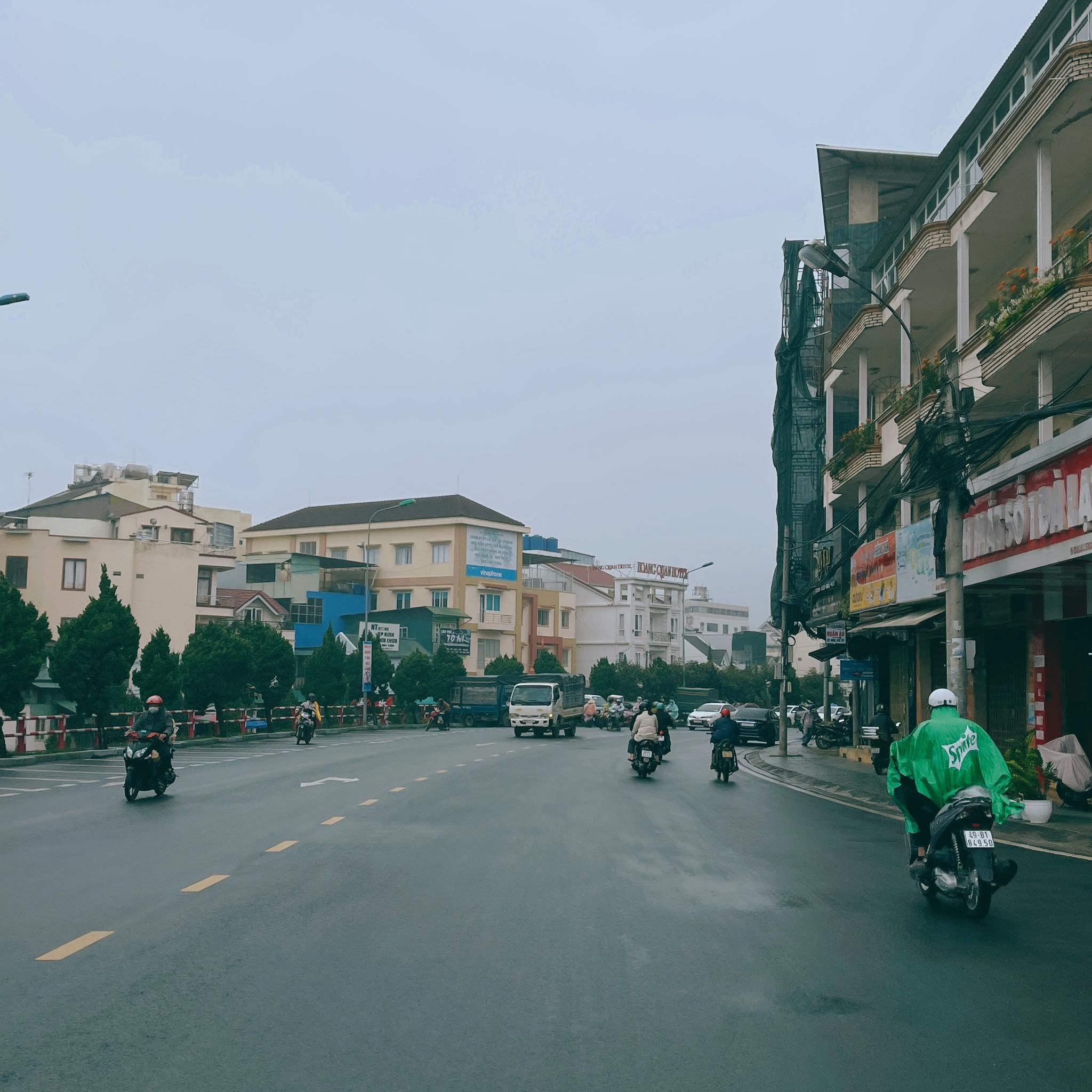 Đà Lạt đông đúc ngày đầu mở cửa hàng quán ảnh 2 Da Lat dong duc ngay dau mo cua hang quan anh 2