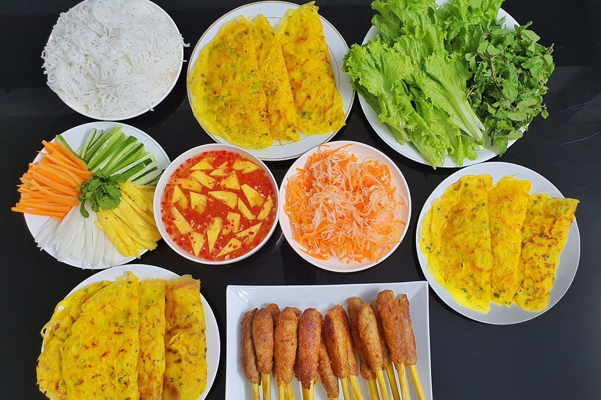 Lam banh xeo va nem lui hap dan ngay mat troi hinh anh