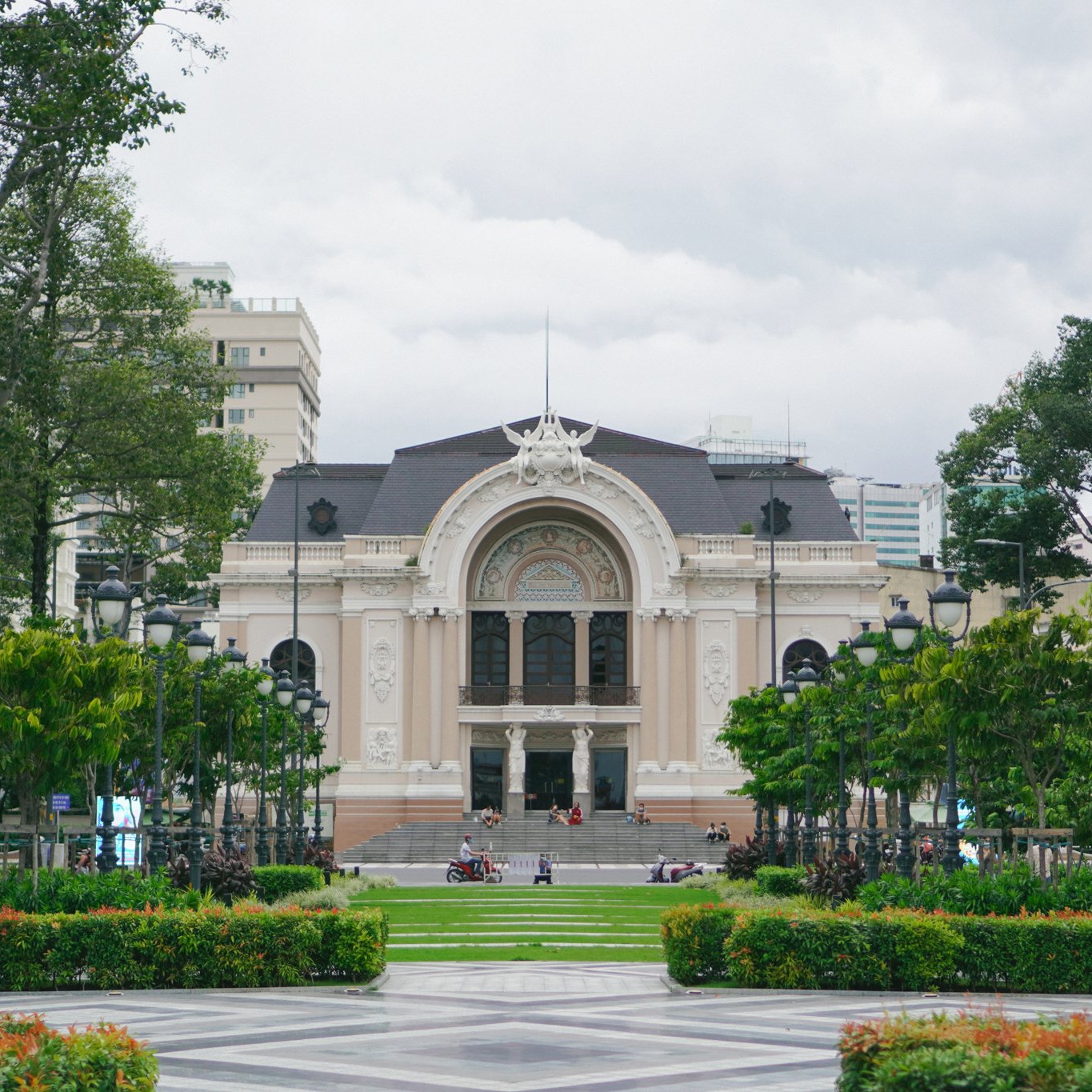 giới trẻ xếp hàng mua đồ ăn mang về ảnh 5 gioi tre xep hang mua do an mang ve anh 5