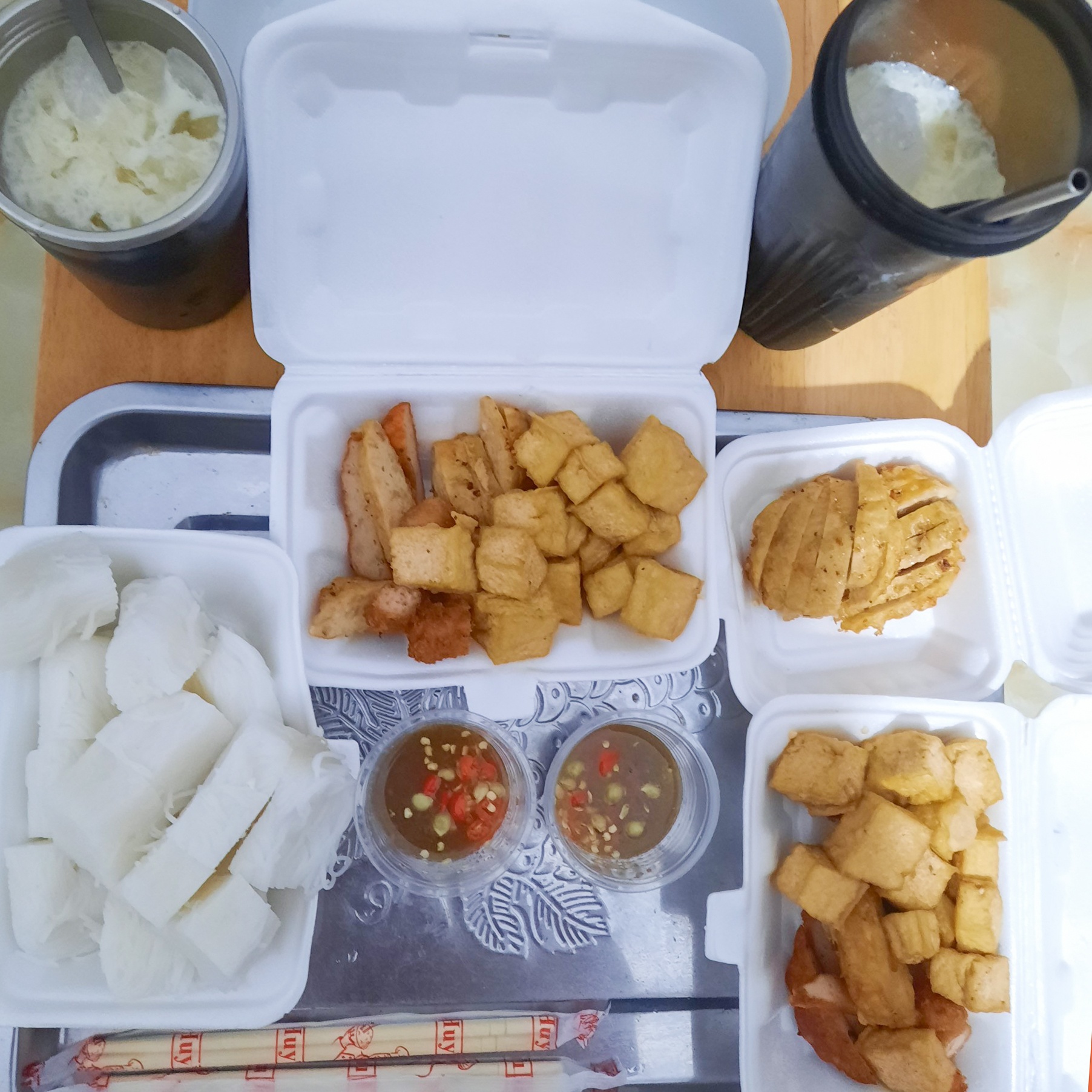 giới trẻ xếp hàng mua đồ ăn mang về ảnh 7 gioi tre xep hang mua do an mang ve anh 7