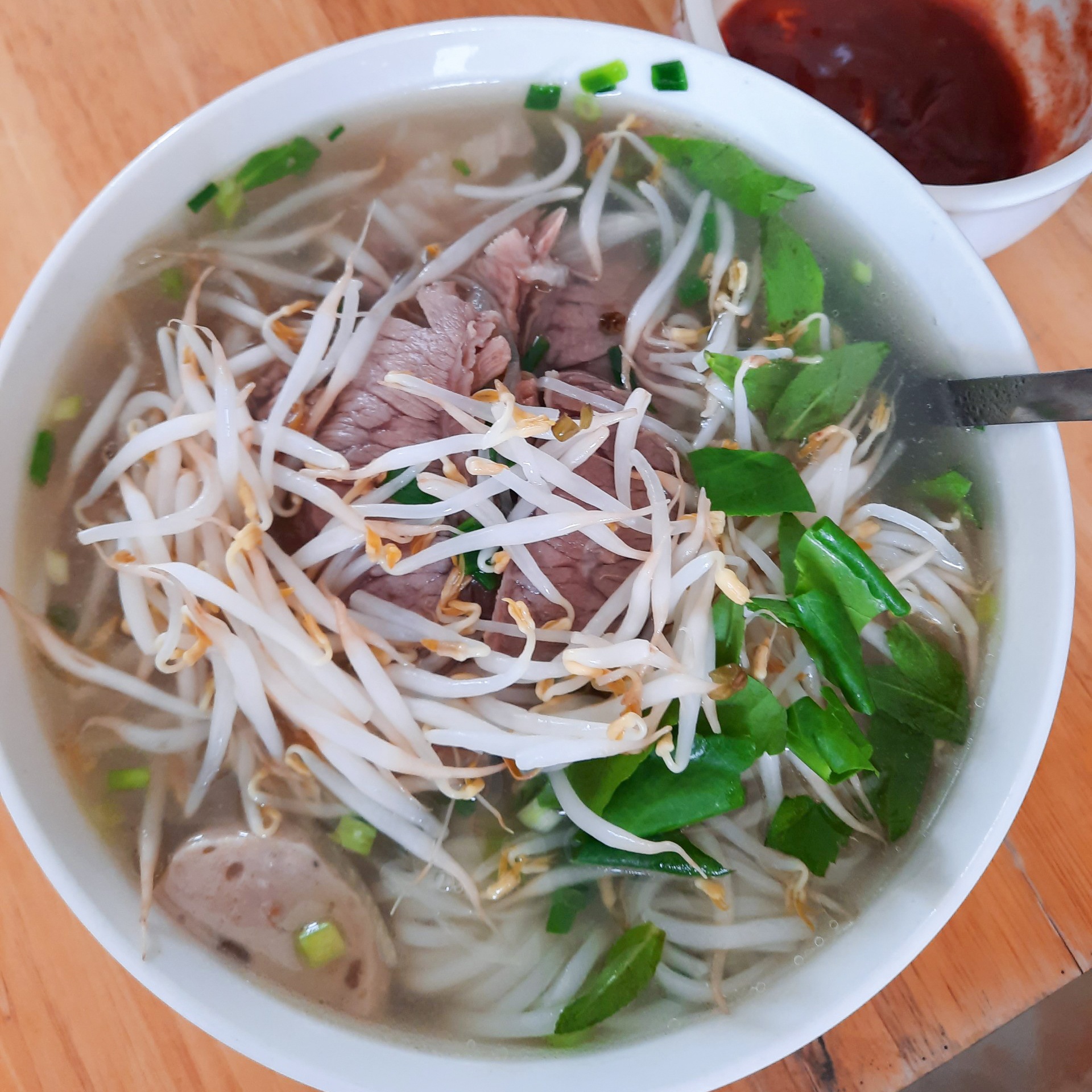 giới trẻ xếp hàng mua đồ ăn mang về ảnh 6 gioi tre xep hang mua do an mang ve anh 6