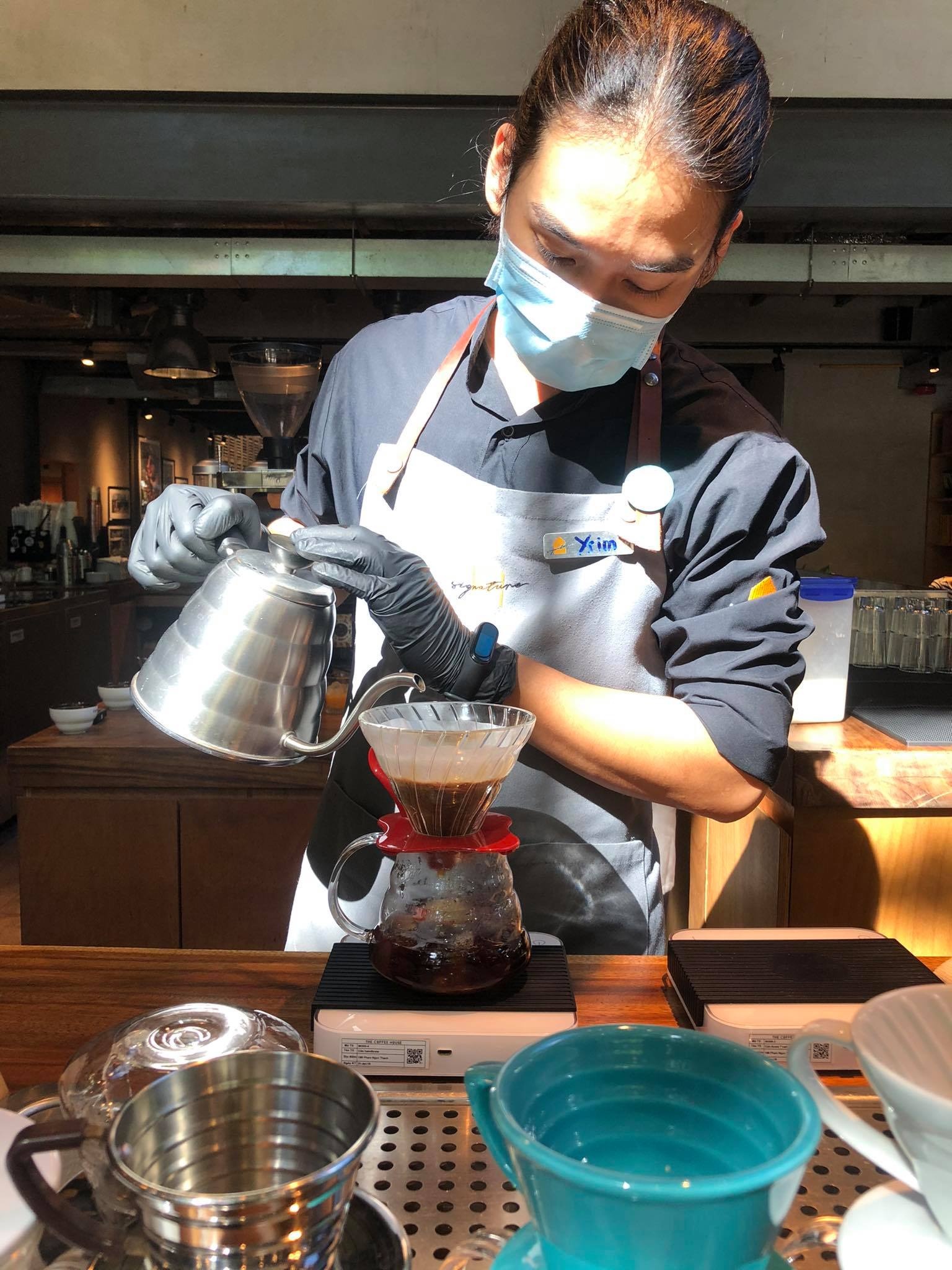 hang quan dong cua vi dich covid-19 anh 6