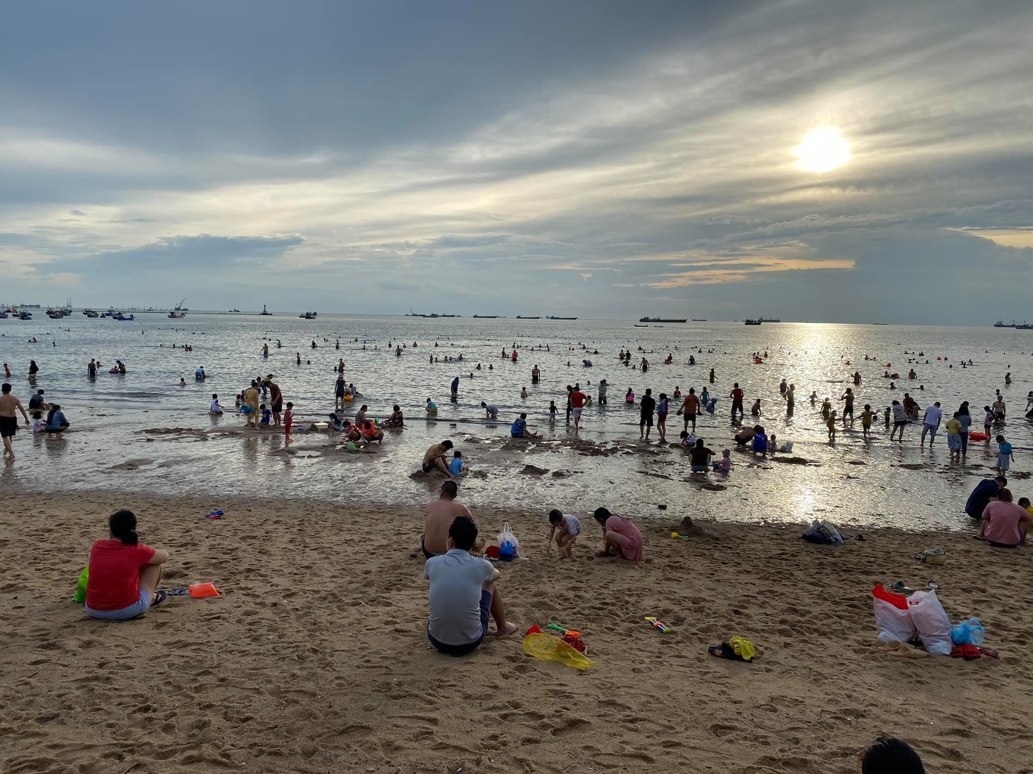 biển Vũng Tàu đông đúc ảnh 1 bien Vung Tau dong duc anh 1