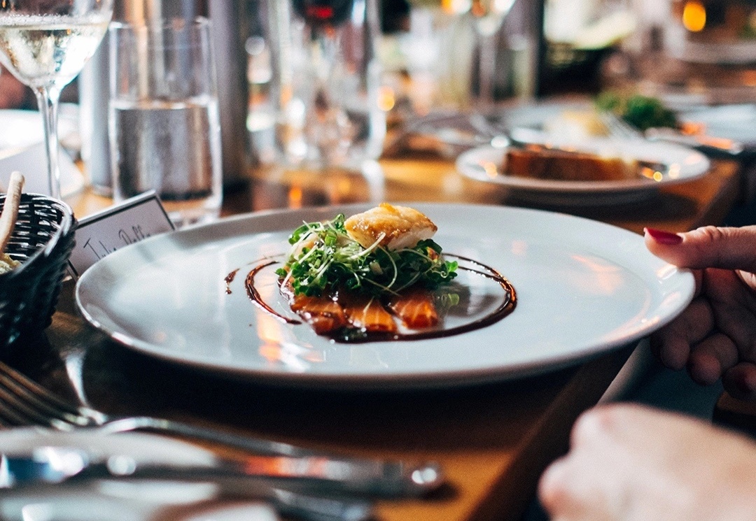 3 nha hang phong cach fusion o quan 1 hinh anh