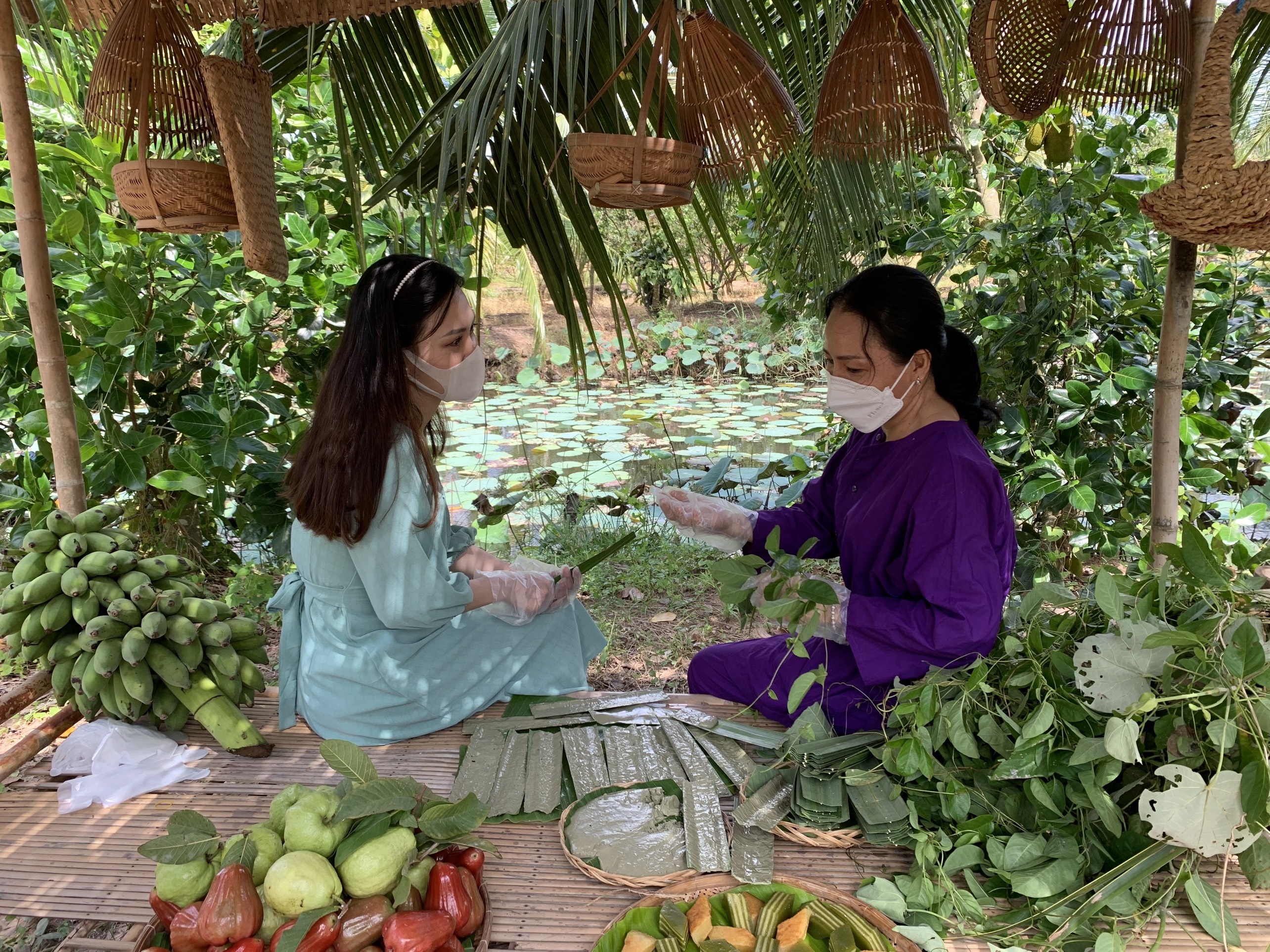 Doan khach TP.HCM dau tien den Ben Tre hau dich hinh anh