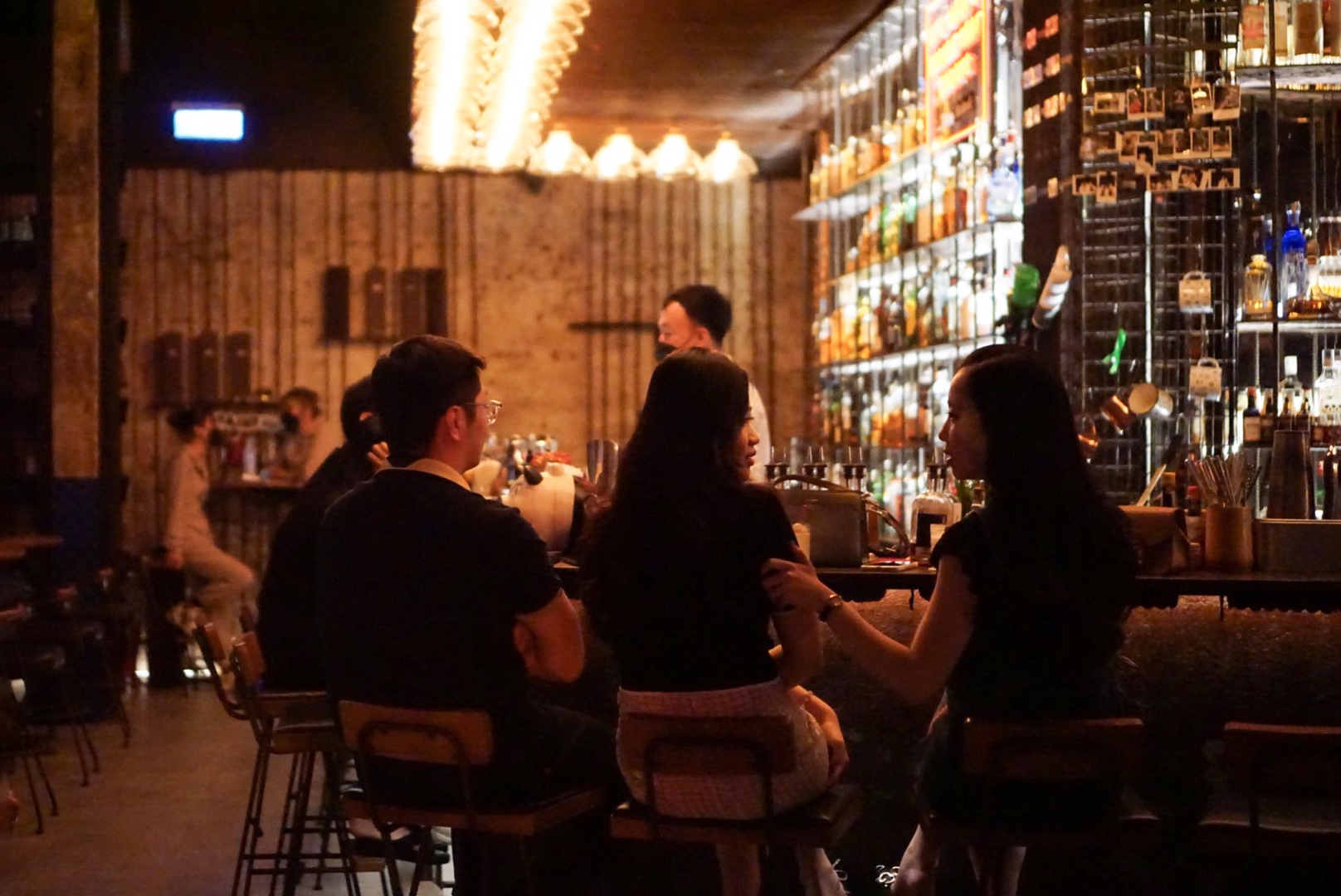 quan bar TP.HCM mo cua anh 1