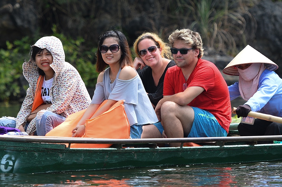 Noi long quy dinh cach ly moi don duoc khach quoc te hinh anh