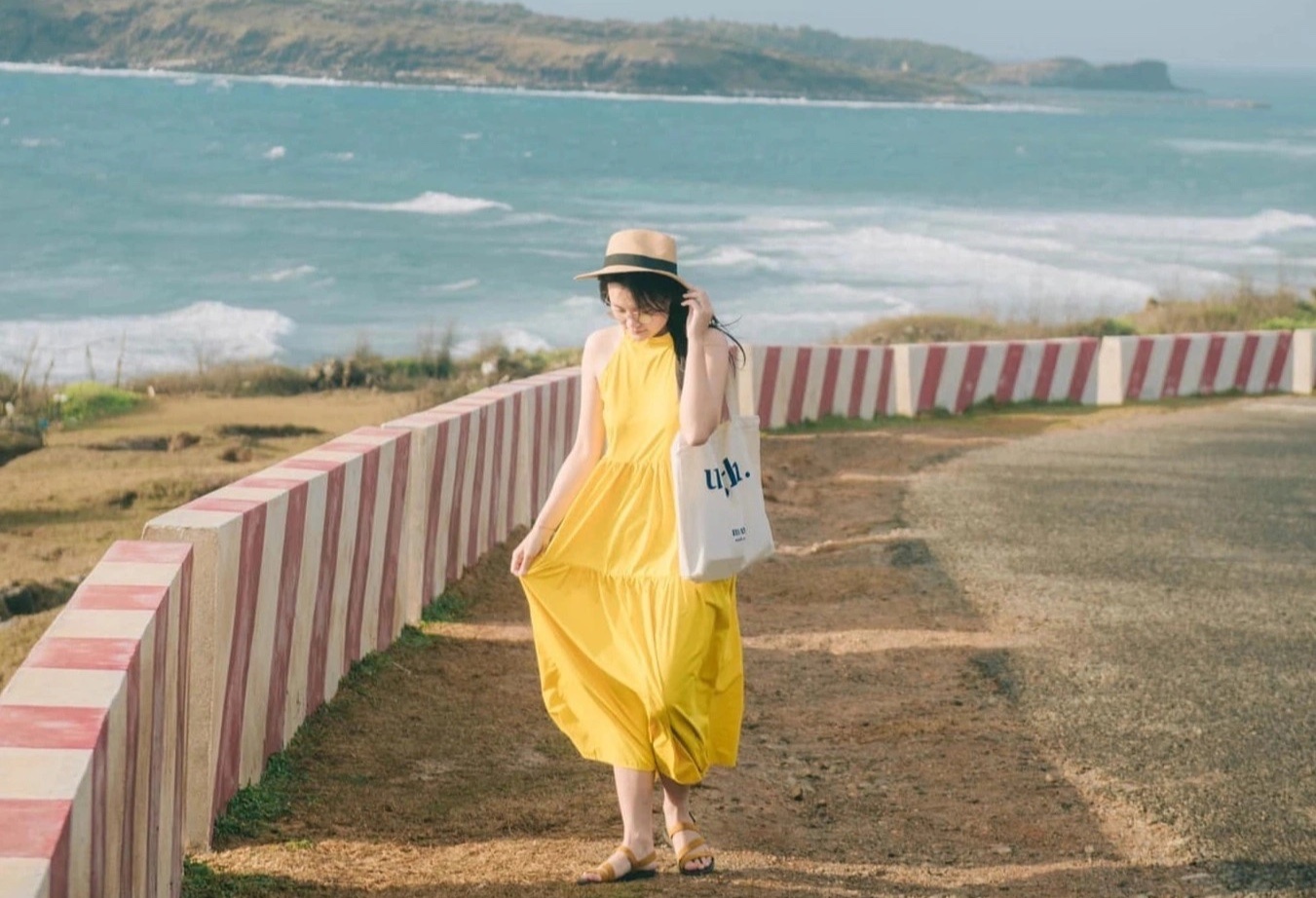 Chon trang phuc dung cach khi di du lich hinh anh